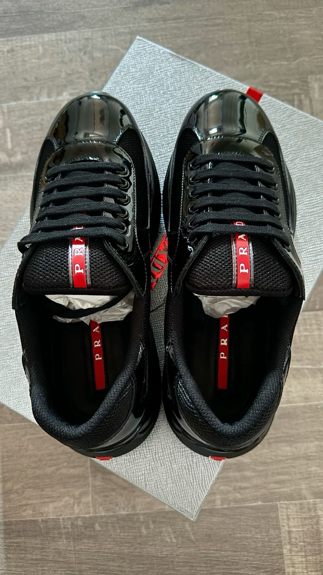Prada – 2WORLD